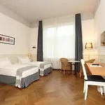 Esplanade Hotel 3*