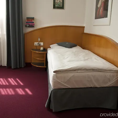 Esplanade Hotel 3*