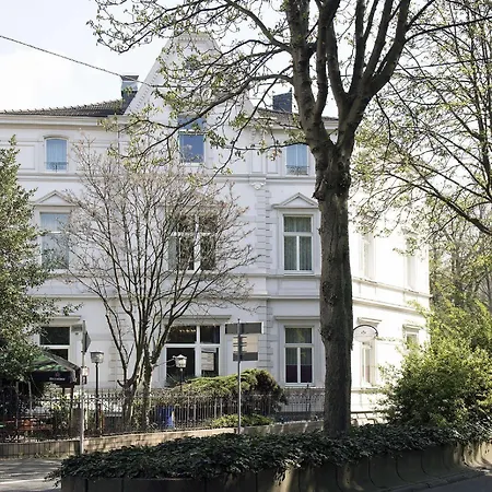 Esplanade Hotel 3*